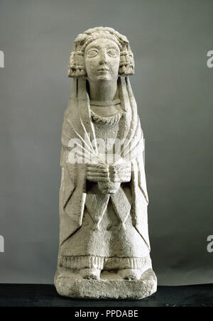 Iberian sculpture. Sculpture of  Dama Oferente (Lady Making an Offering), with a glass between the hand. Sandstone. This is one of the sculptures found in the Cerro de los Santos, Montealegre del Castillo, provincia de Albacete, Spain. Cerro de los Santos was where a shrine used between the 4th century BC and the Roman period was discovered in the middle of 19th century. National Archaeological Museum, Madrid, Spain. Stock Photo