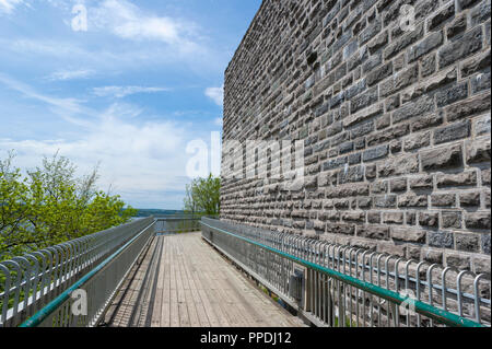 Boardwalk on the Promenade des Gouverneurs, along the fortified walls of the Citadelle of Quebec, overlooking the Saint Lawrence River. Quebec City Stock Photo