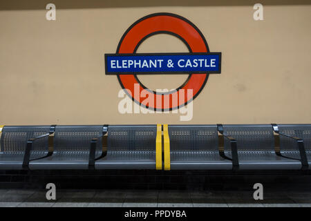 Elephant and Castle Tube Sign Stock Photo