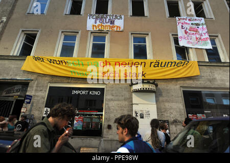 Activists occupy for a short period the vacant building that is to be demolished at Goethestrasse 30, that previously housed 'Cafe Gap' and 'Import Export'. From the windows hang banners reading 'Feminist space taking' and 'The desire for new spaces make one's weight felt'. Stock Photo