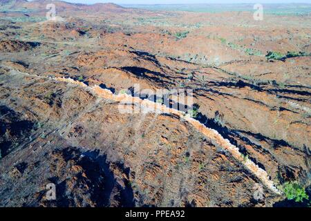 Aerial view of the China Wall, a sub vertical quartz vein protruding from the ground, Halls Creek, Kimberley,Northwest Australia | usage worldwide Stock Photo