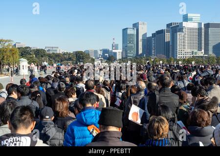 Japan: Crowds in front of Tokyo Imperial Palace. On the occasion of the last birthday speech of Japan's Emperor Akihito. Photo from 23. December 2017. | usage worldwide Stock Photo