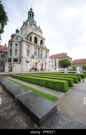 Hedges with pavement and stones on the square in front of the Bavarian National Museum in the Prinzregentenstrasse. Stock Photo