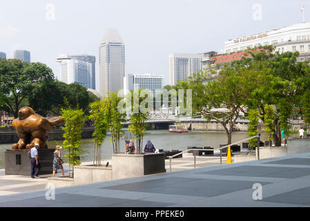 Raffles Place on the Singapore River with Fullerton Pan Pacific and Mandarin Oriental Hotels, The Cavenagh Bridge and Bird Sculpture Singapore Asia Stock Photo