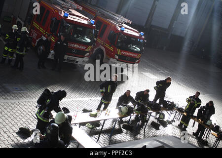 Trainees of the Berufsfeuerwehr (Professional Fire Brigade) (Fire Station 2 in Sendling) taking a rest between the exercises. Stock Photo