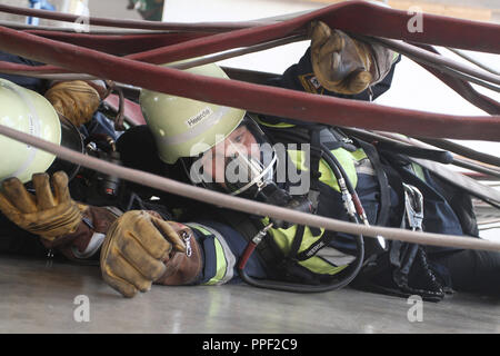 Trainees of the Berufsfeuerwehr (Professional Fire Brigade) (Fire Station 2 in Sendling) during an exercise. Simulation: movement on the ground with respirator. Stock Photo