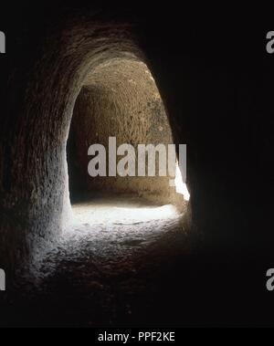 INTERIOR- GALERIA EN PIEDRA. Location: ACUEDUCTO ROMANO DE PEÑA CORTADA. Chelva. SPAIN. Stock Photo