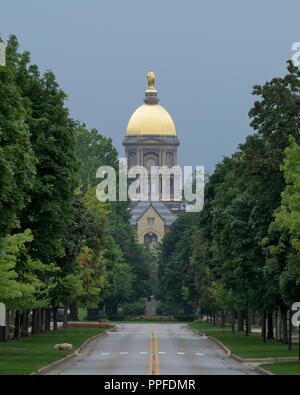 Main Administration Building (known as the Main Building or the 'Golden Dome') on the campus of the University of Notre Dame in South Bend, Indiana Stock Photo
