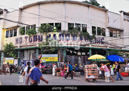 Cebu, Philippines-October 18, 2016: Street stalls fill the curbside at the foot of commercial buildings-Carbon Market. Oldest-largest farmer's market  Stock Photo