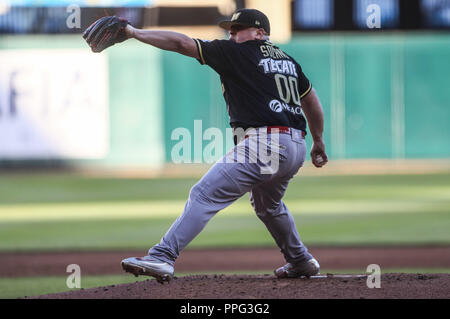 Javier Ivan Solano pitcher inicial de Mexico, durante partido de ...