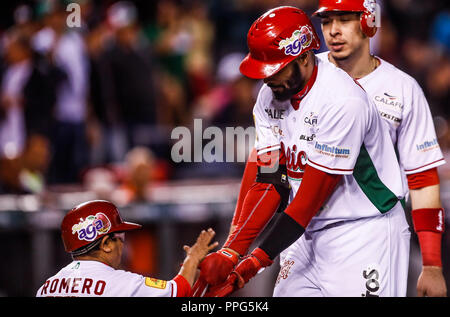 Chris Roberson de Mexico celebra carrera en la séptima ...