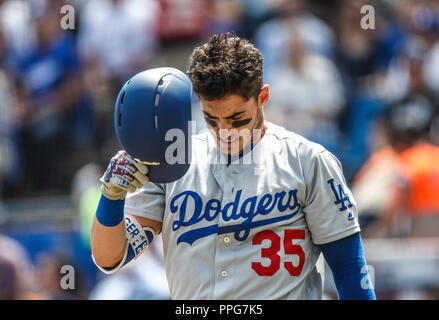 Cody Bellinger.  Acciones del partido de beisbol, Dodgers de Los Angeles contra Padres de San Diego, tercer juego de la Serie en Mexico de las Ligas M Stock Photo