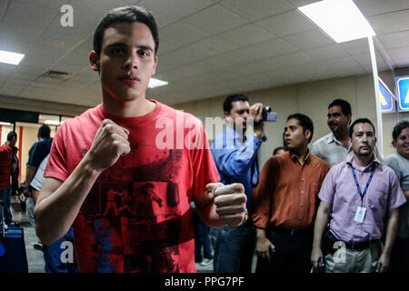 Julii Cesar Chavez jr ,Boxing acompañado del politico Epifanio Salido en el aeropuerto de Hermosillo, Sonora, Mexico. Stock Photo