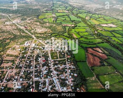 Huasabas, Sonora Mexico. Sierra Alta. Sierra Madre Occidental. (Foto: LuisGutierrez/NortePhoto) Tiro de alto ángulo del scape de la ciudad con Stock Photo