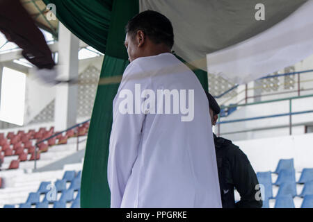 Lhokseumawe, Aceh, Indonesia. 25th Sep, 2018. A man seen being whipped in public for gambling which is considered to violate Islamic Sharia law.Although considered to violate the International Convention against Cruel, Inhuman or Torture and Cruelty. Aceh, one of the provinces in Indonesia that insists on carrying out whipping as a province of Islamic Sharia law. Credit: Maskur Has/SOPA Images/ZUMA Wire/Alamy Live News Stock Photo