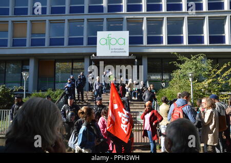 Paris, France. 26th Sept 2018. Illegal occupation.The mayor of Montreuil, Patrice Bessac (Paris suburb), illegally permits to migrants to be housed in unoccupied building of a centre of formation AFPA, just near the city hall. Police forces present. 26 september 2018  ALPHACIT NEWIM / Alamy Live News