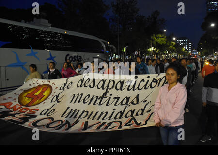 Mexico City, Mexico. 25th Sep, 2018. People seen protesting holding a large banner during a march demanding justice for the 43 missing students of the Normal School in the State of Guerrero, on September 26 Commemorates 4 years of the forced disappearance of students at Reforma Avenue in Mexico City. Credit: Carlos Tischler/SOPA Images/ZUMA Wire/Alamy Live News Stock Photo