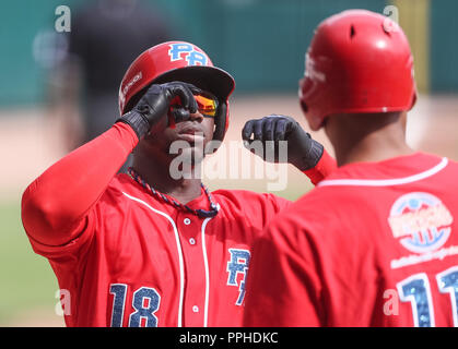 Rusney Castillo de Puerto Rico celebra carrera, durante el partido de beisbol de la Serie del Caribe entre Republica Dominicana vs Puerto Rico en el N Stock Photo