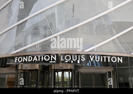 Paris, France, 22 september 2018:letters VL on the building of louis vuitton  in Paris, France Stock Photo - Alamy