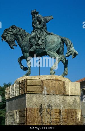 Alfonso VIII (Soria, 1155-Gutierre Mun oz, 1214). King of Castile (1158-1214). Equestrian statue in bronze by Estanislao Garcia Olivares (b. Villanueva de la Serena, 1959) in 1995. Plasencia. Province of Caceres. Extremadura. Spain. Stock Photo