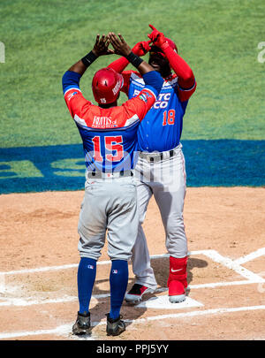 Rusney Castillo de Puerto Rico celebra homerun con Irving Falu (15) . Partido de beisbol de la Serie del Caribe con el encuentro entre Caribes de Anzo Stock Photo