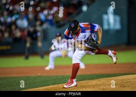 Jonatah Aceves de los Tomateros de Culiacan en la ceremonia de inicio del partido de beisbol Águilas Cibaeñas de Republica Dominicana, durante la Seri Stock Photo