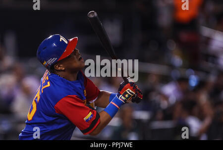 Salvador Pérez goes yard as Venezuela extends lead over Puerto