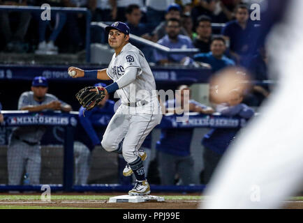 Christian Villanueva de San Diego, durante el partido de beisbol de los Dodgers de Los Angeles contra Padres de San Diego, durante el primer juego de  Stock Photo
