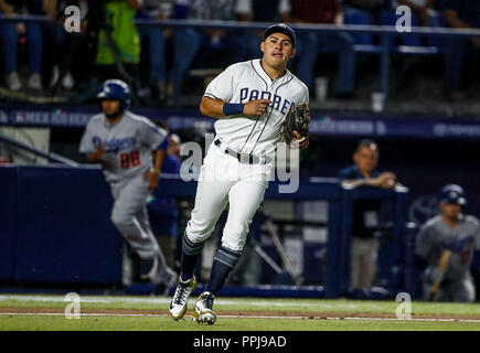 Christian Villanueva de San Diego, durante el partido de beisbol de los Dodgers de Los Angeles contra Padres de San Diego, durante el primer juego de  Stock Photo