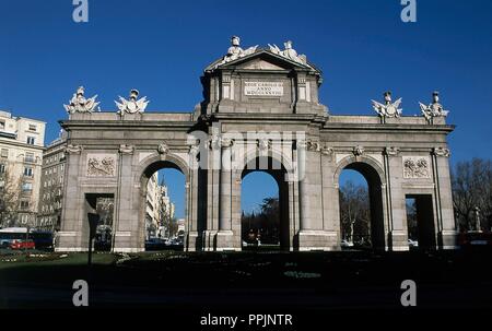 PUERTA MONUMENTAL CONSTRUIDA EN 1778 PARA CONMEMORAR LA ENTRADA EN MADRID DE CARLOS III. Author: SABATINI FRANCESCO. Location: PUERTA DE ALCALA. SPAIN. Stock Photo