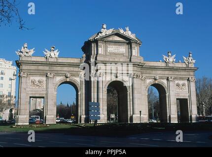 PUERTA MONUMENTAL CONSTRUIDA EN 1778 PARA CONMEMORAR LA ENTRADA EN MADRID DE CARLOS III. Author: SABATINI FRANCESCO. Location: PUERTA DE ALCALA. SPAIN. Stock Photo