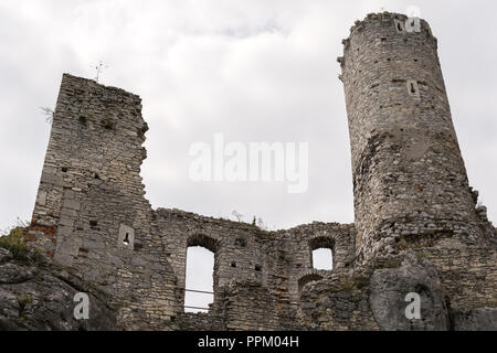 august 2018, ogrodzieniec, poland: old ruins of ogrodzieniec medieval castle Stock Photo