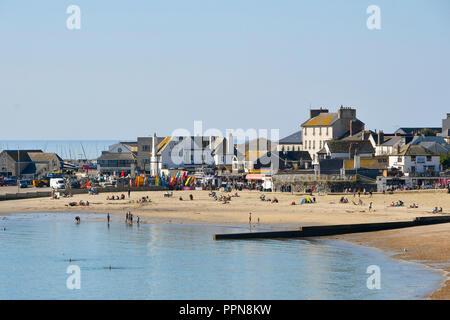 Lyme Regis, Dorset, UK.  27th September 2018. UK Weather.   The beach and seafront at the seaside resort of Lyme Regis in Dorset on a day of clear blue skies and warm sunshine before temperatures fall tomorrow as a cold front passes over.  Picture Credit: Graham Hunt/Alamy Live News Stock Photo