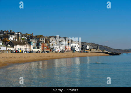 Lyme Regis, Dorset, UK.  27th September 2018. UK Weather.   The beach and seafront at the seaside resort of Lyme Regis in Dorset on a day of clear blue skies and warm sunshine before temperatures fall tomorrow as a cold front passes over.  Picture Credit: Graham Hunt/Alamy Live News Stock Photo
