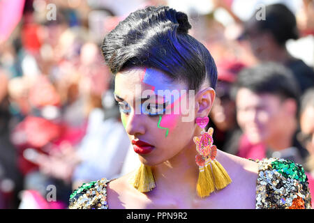 Paris. 27th Sep, 2018. A model presents a creation of Manish Arora during the 2019 Spring/Summer Women's collection show in Paris, France on Sept. 27, 2018. Credit: Chen Yichen/Xinhua/Alamy Live News Stock Photo