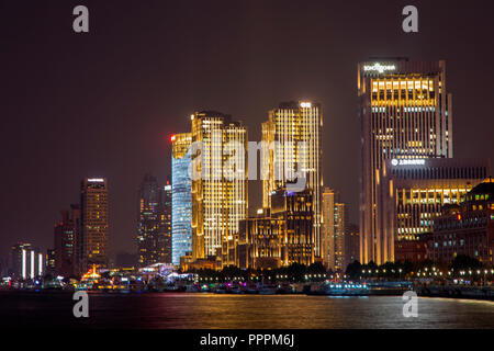 Skyline at the Bund at night, Shanghai, Shanghai Shi, China Stock Photo