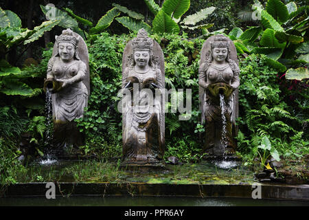female-statues-water-pouring-