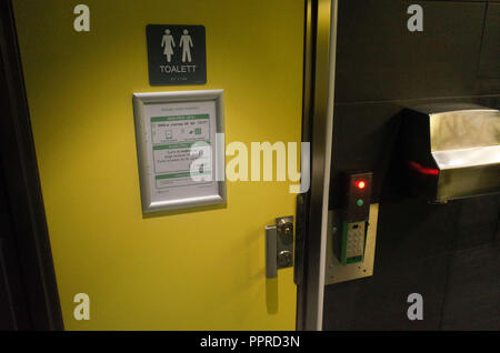 September 26, 2018 - Stockholm, Sweden: The locked door of a cash-free toilets with instructions explaining customers how to pay for access with their mobile phone app Swish. These toilets are located in a McDonald's restaurant near one of Stockholm' main shopping street. Sweden is the most cashless society on the planet, with 80% of all transactions in made with bank cards or mobile phone apps. *** FRANCE OUT / NO SALES TO FRENCH MEDIA *** Stock Photo