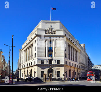 NatWest Bank headquarters in the City of London, England, UK. On the corner of Princes Street and Mansion House Street Stock Photo