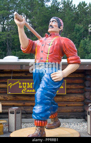Statue of Paul Bunyan at the All You Can Eat Lumberjack Meals Restaurant. Wisconsin Dells Wisconsin WI USA Stock Photo