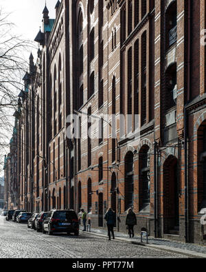 Hamburg,  Speicherstadt zwischen 1883 und 1927 errichtet, Straße Holländischer Brook mit Speicherblock U Stock Photo