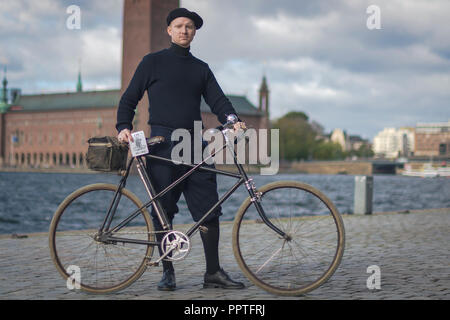 STOCKHOLM, SWEDEN, SEPT 22, 2018: Bike in tweed bicycle tour with vintage bikes and clothes. Before start with backdrop of city hall. Stock Photo