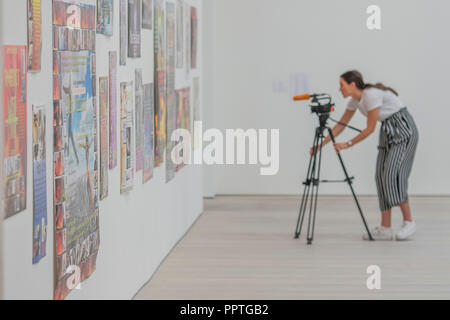 London, UK. 27th Sep 2018. James Howard, Untitled 2007 - Black Mirror the new exhibition at the Saatchi Gallery about art’s role in social satire - featuring the work of 26 contemporary artists. It runs from 28 Sept 18 to 13 Jan 19. Credit: Guy Bell/Alamy Live News Stock Photo