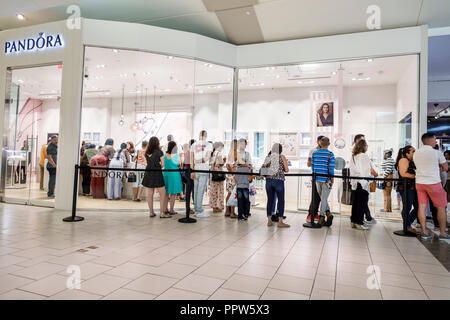 Miami Florida,Kendall,Dadeland mall,Pandora,jewelry jewellery,line queue,FL180527058 Stock Photo