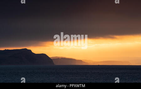 Lyme Regis, Dorset, UK. 28th September 2018.  UK Weather:  A moody sunrise and a cloudy start over the Jurassic Coast heralds an end to the glorious indian summer and the arrival of cooler, autumnal conditions.  Credit: DWR/Alamy Live News Stock Photo