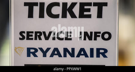 28 September 2018, Hessen, Frankfurt Main: A sign 'Ticket Service Info Ryanair' is placed on a counter. Trade unions in several European countries have called for strikes at low-cost airline Ryanair. In Germany, the pilots of the Cockpit Association (VC) and the flight attendants organized at Verdi participate. Photo: Andreas Arnold/dpa Stock Photo