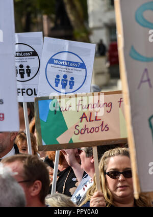 Westminster, London, UK. 28th September 2018. Head teachers stage a funding rally  protest at Downing Street. Credit: Matthew Chattle/Alamy Live News Stock Photo