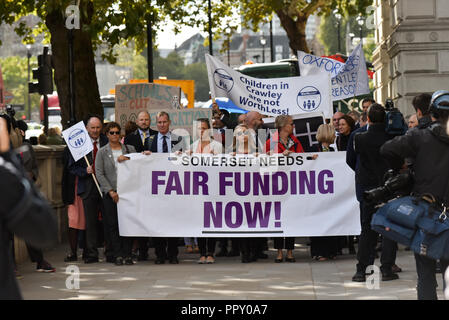 Westminster, London, UK. 28th September 2018. Head teachers stage a funding rally  protest at Downing Street. Credit: Matthew Chattle/Alamy Live News Stock Photo
