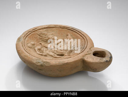 Lamp, South Anatolia, Anatolia; 1st - 4th century; Terracotta; 2.5 x 7.1 x 9 cm, 1 x 2 13,16 x 3 9,16 in Stock Photo