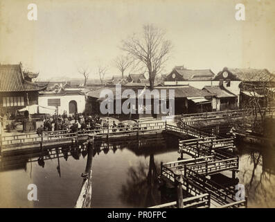 Shanghai, Listening to the storyteller at the tea pavilion near the City God Temple, Shanghai, Views of 19th-century Shanghai Stock Photo